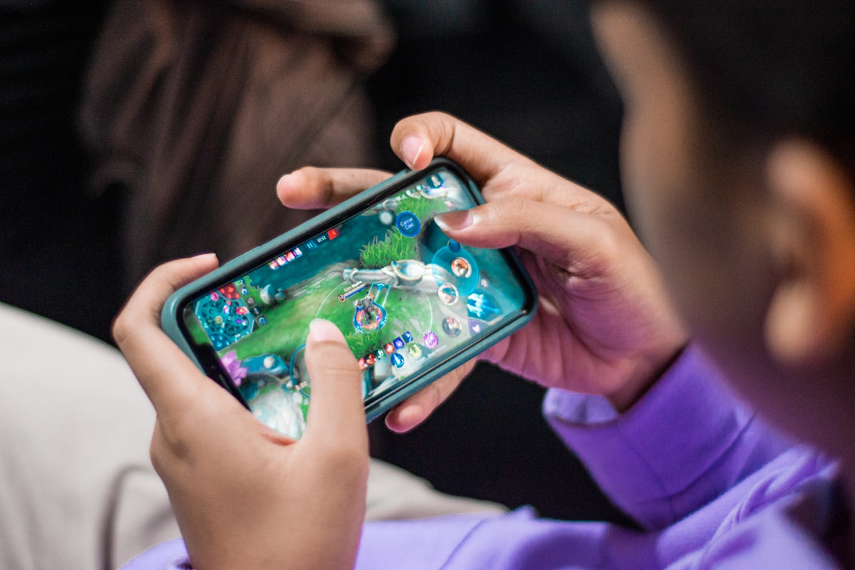 Think Fanny mobile puzzle game on a smartphone